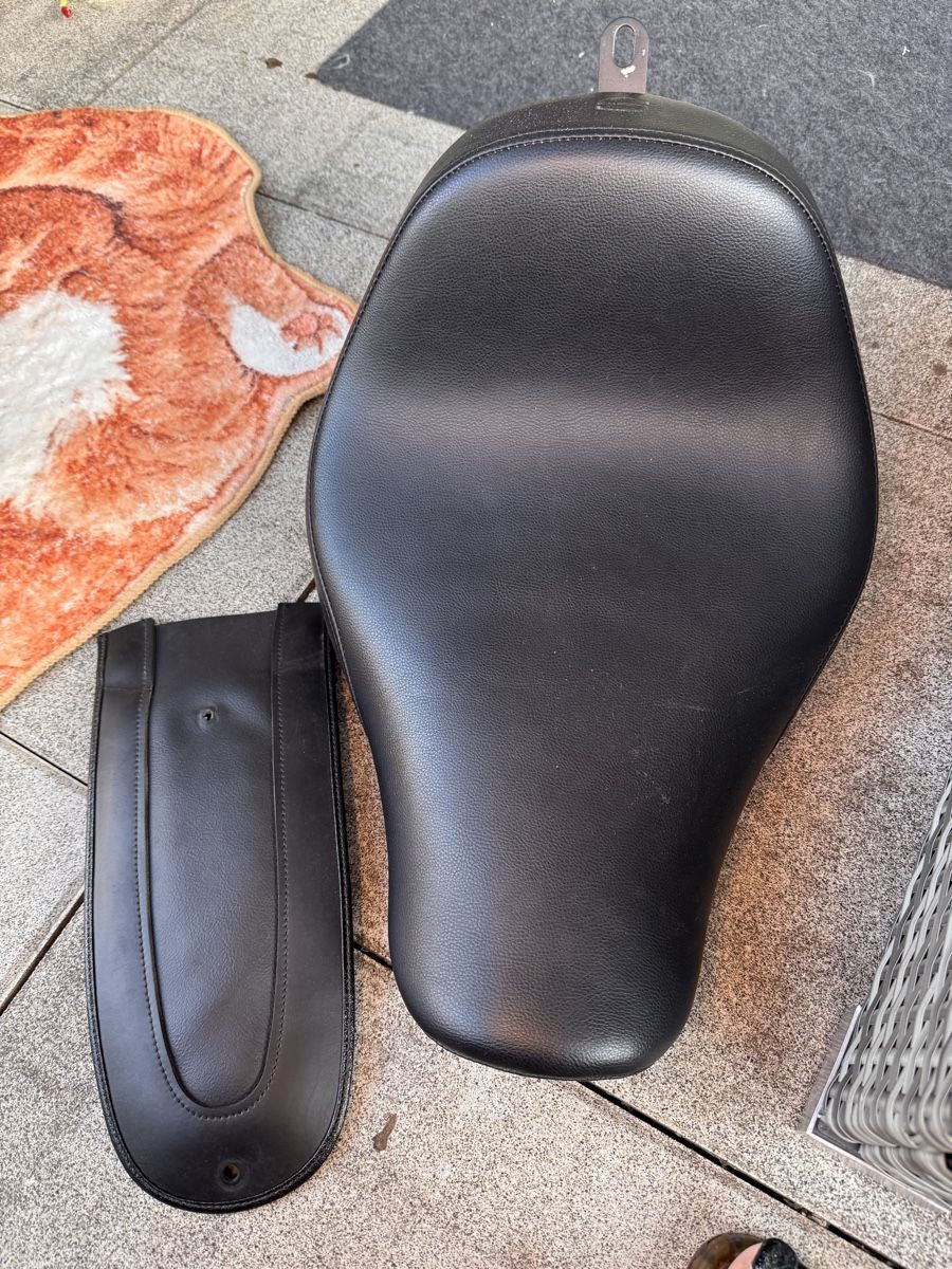 Toutes les pièces détachées moto: Selle mono softail – Neuf (Voir description) à Peseux par anja1977