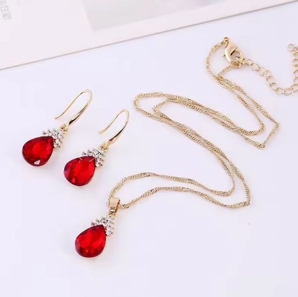 Altri gioielli: Modeschmuck-Set in Goldfarbe mit rotem Stein – Nuovo (secondo la descrizione) da Grenchen venduto da dar_6d52
