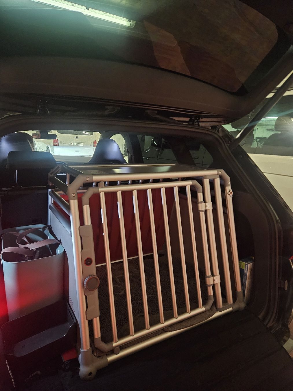 Cages, transport & sécurité: Hundebox Pro 4 S – D'occasion à Bargen BE par ju0_wn79