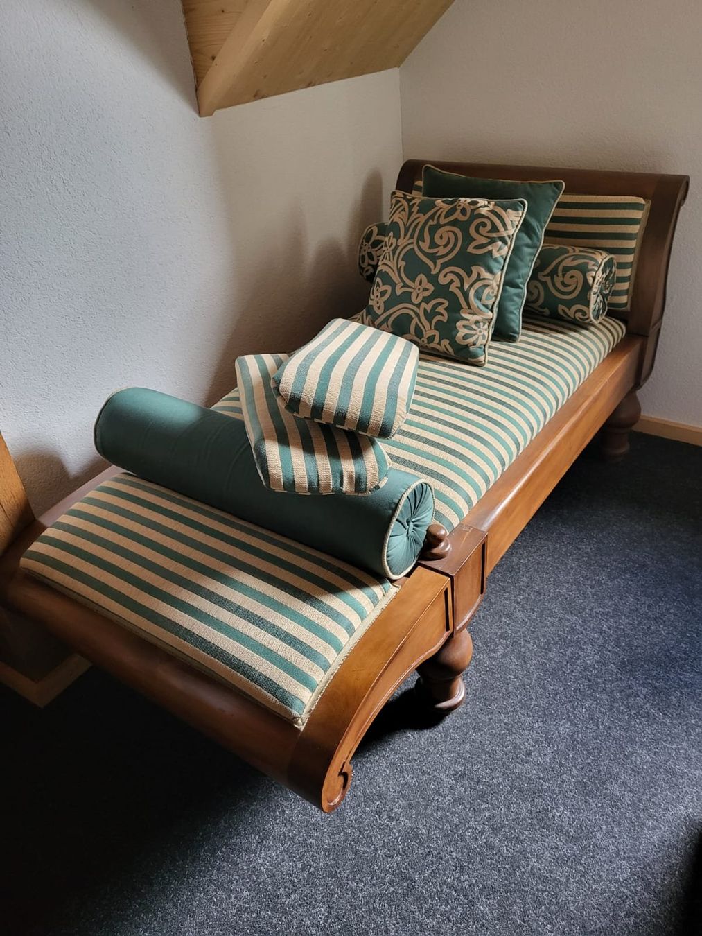 Sedie a sdraio: Chaiselongue mit gestreifter Polsterung – Usato da Küsnacht ZH venduto da dgl_p7xw 1