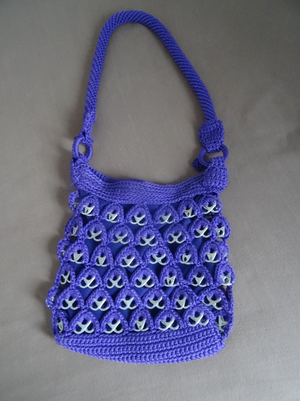 Borse da donna: Handtasche gehäkelt mit Ringpulls violett neu – Nuovo (secondo la descrizione) da Ehrendingen venduto da CHMEX