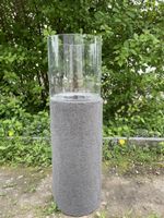 Betonsockel mit Glasaufsatz für hochwertige Dekoration