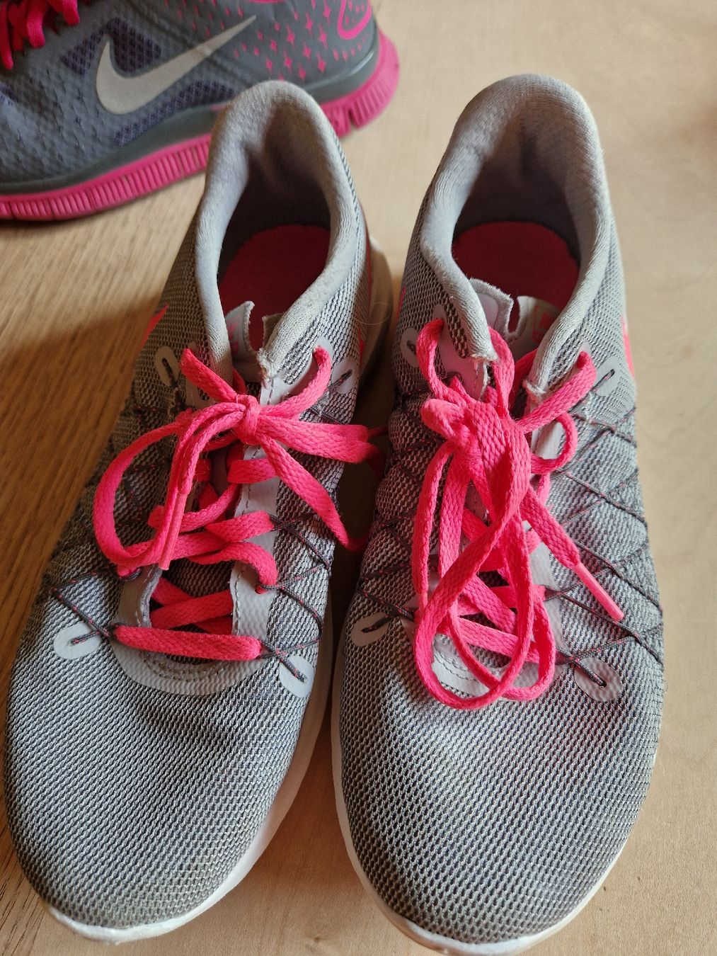 Nike Chaussures filles: Nike Laufschuhe  Grösse 36.5  – D'occasion à Jaun par RD03 2