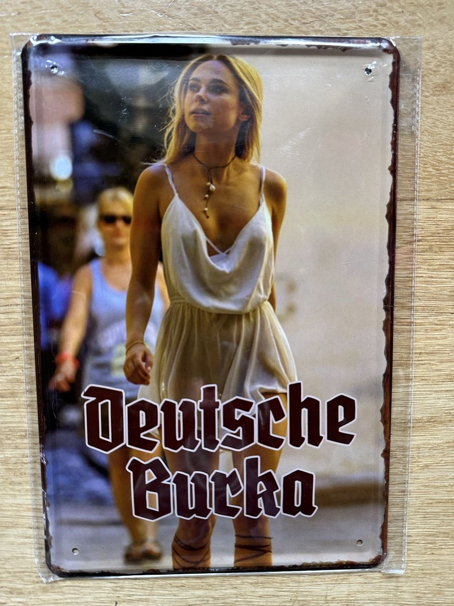 Schilder: Deutsche burka frau pin up  – Neu (gemäss Beschreibung) aus Reinach AG von rares75