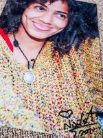 Nneka - Autogramm auf Foto