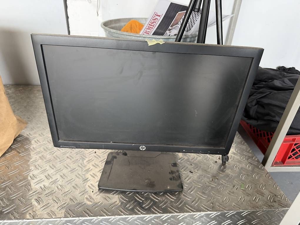 Monitore: Gebrauchter HP Monitor – Gebraucht aus Bilten von 8865_aveb