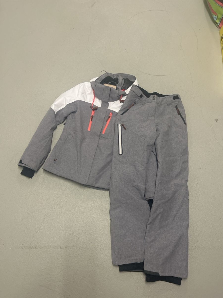Icepeak Lots de vêtements: Ski-Jacke und Skihose neuwertig – D'occasion à Busswil TG par Federbaum456