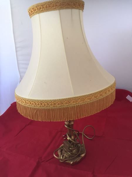 Lampade: Tischlampe mit Messingfuss ! – Usato da Brügg BE venduto da rutschimedizin