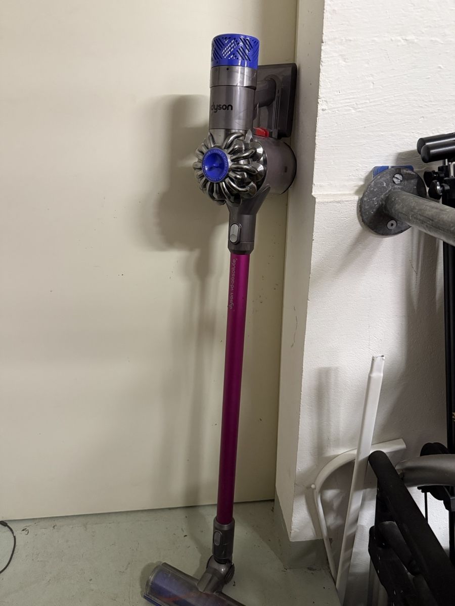 Dyson Aspirapolveri & Accessori: Dyson V6 Akkustaubsauger – Usato da Birsfelden venduto da mah_6yvz