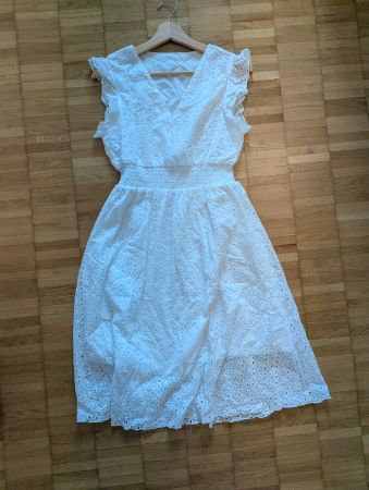 Sommerliches, weisses Kleid mit Lochstickerei, Gr. M