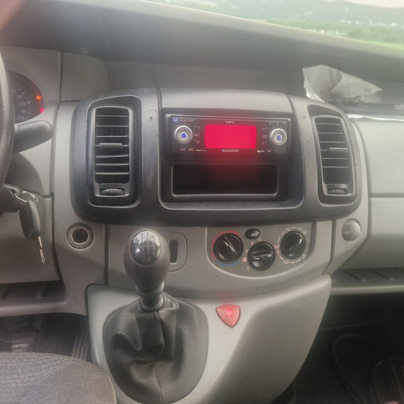 Renault Véhicules utilitaires: Renault Trafic für Export – Défectueux à Birmensdorf ZH par 483