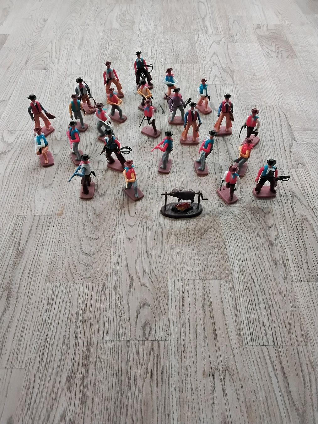 Statuette: Cowboy und Indianer Figuren – Usato da Ruemlang venduto da Ike300 4