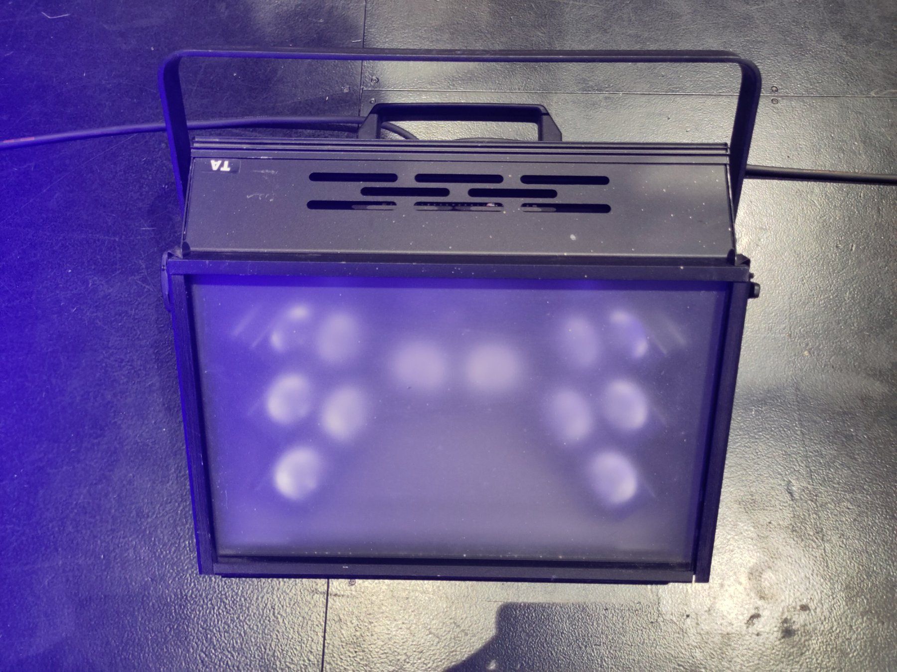 Lampade: 5x Spotlight Cyclorama LED 300w RGBW – Usato da La Chaux-de-Fonds venduto da JeanSeb