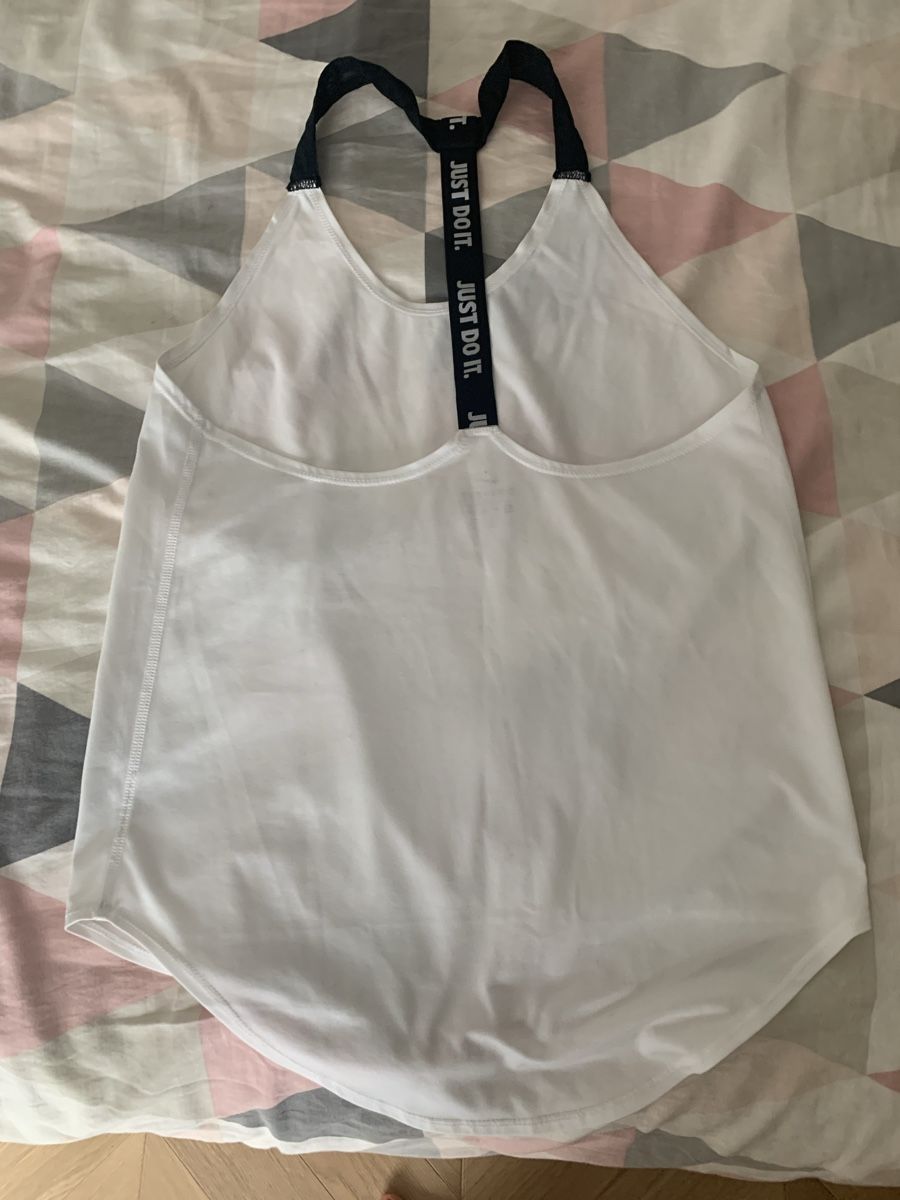 Nike Top: SPORT: NIKE top S/M – Usato da Zürich venduto da Angela_Fashion_Lover 2
