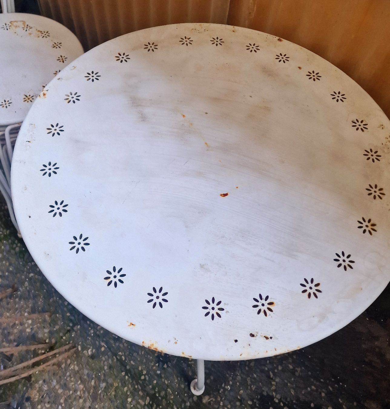 Set di tavolo e panche: table et chaises de jardin en fer – Usato da Lausanne venduto da ama_2fz8 2