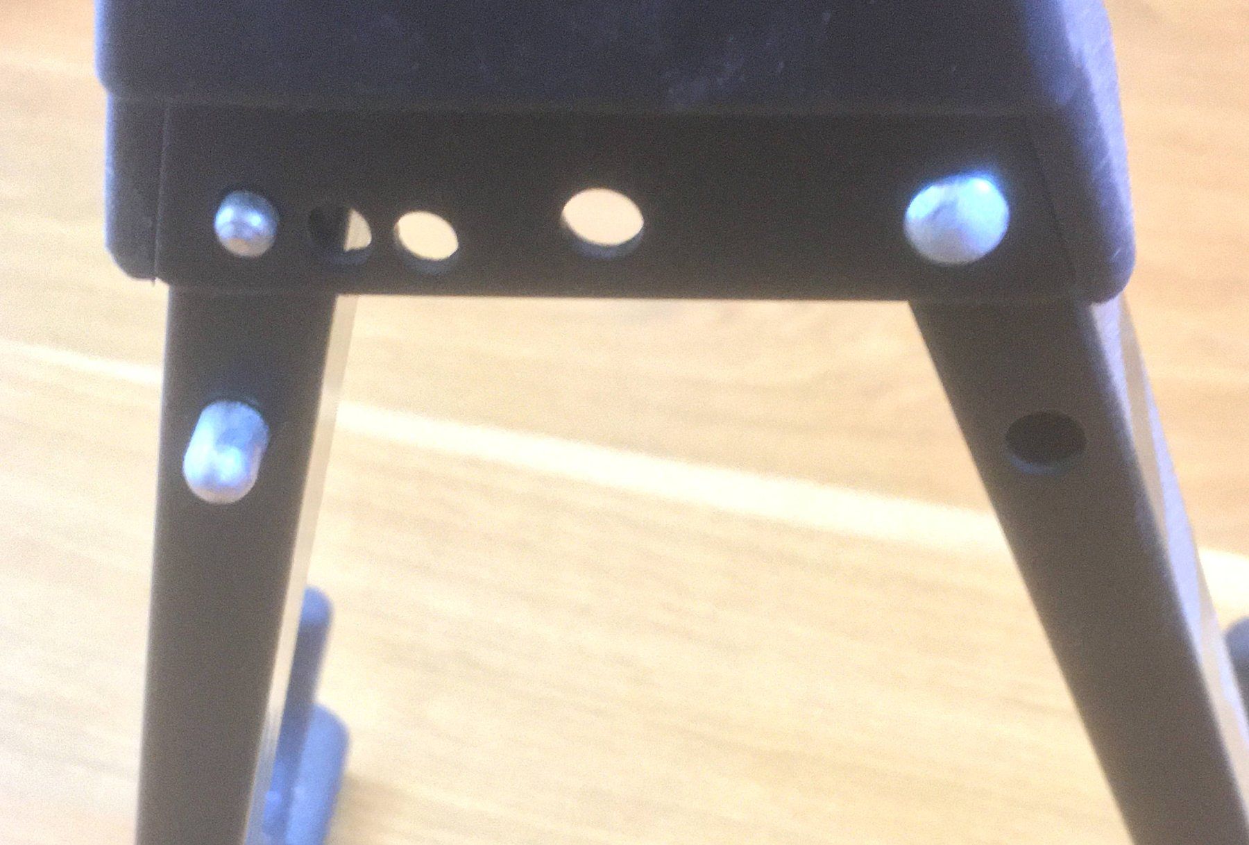 König & Meyer Supporti per strumenti musicali & leggii: König + Meyer E-Gitarren-Ständer – Usato da Zürich venduto da Derrick8 2