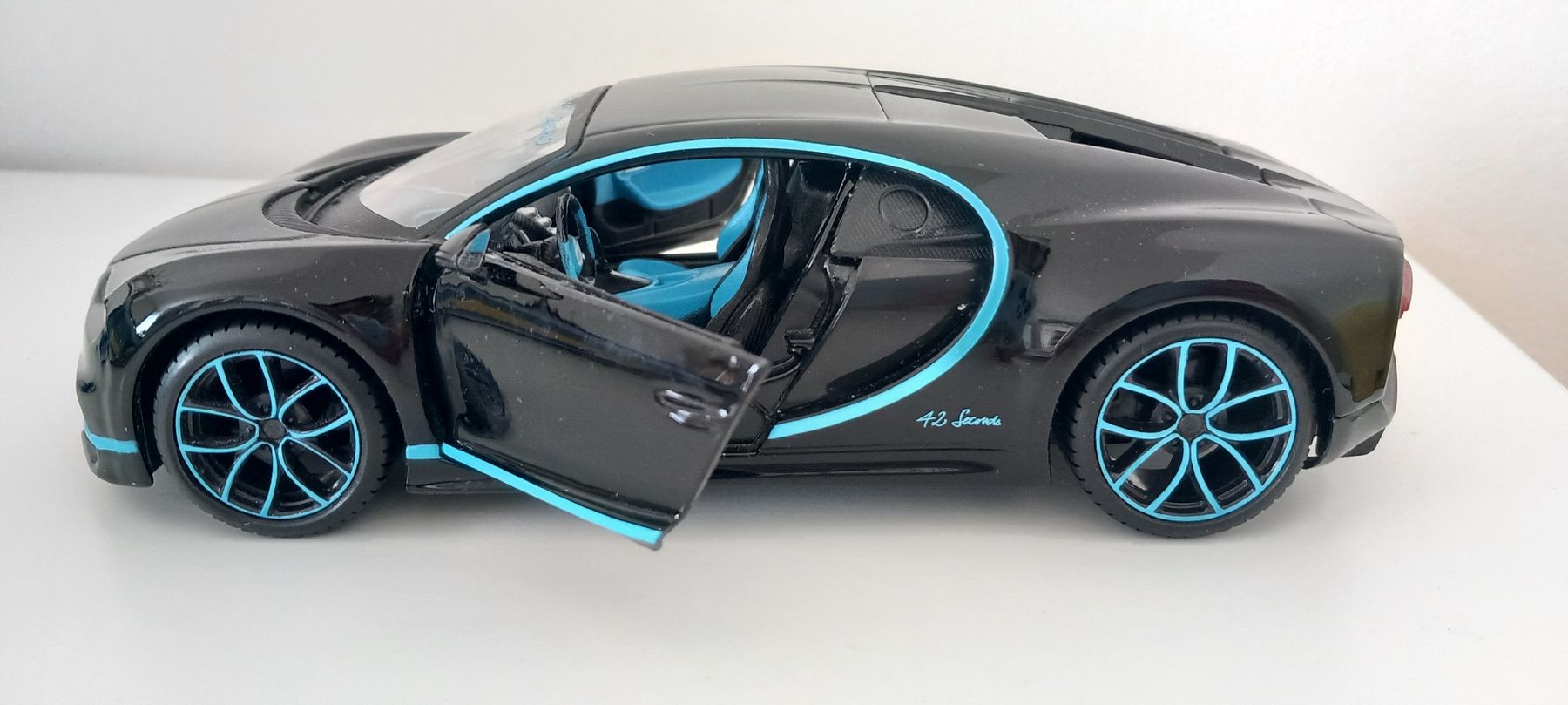 Bugatti Modellini d'auto: Bugatti Chiron 1: 24 Modelauto – Nuovo (secondo la descrizione) da Balsthal venduto da Marica75 2
