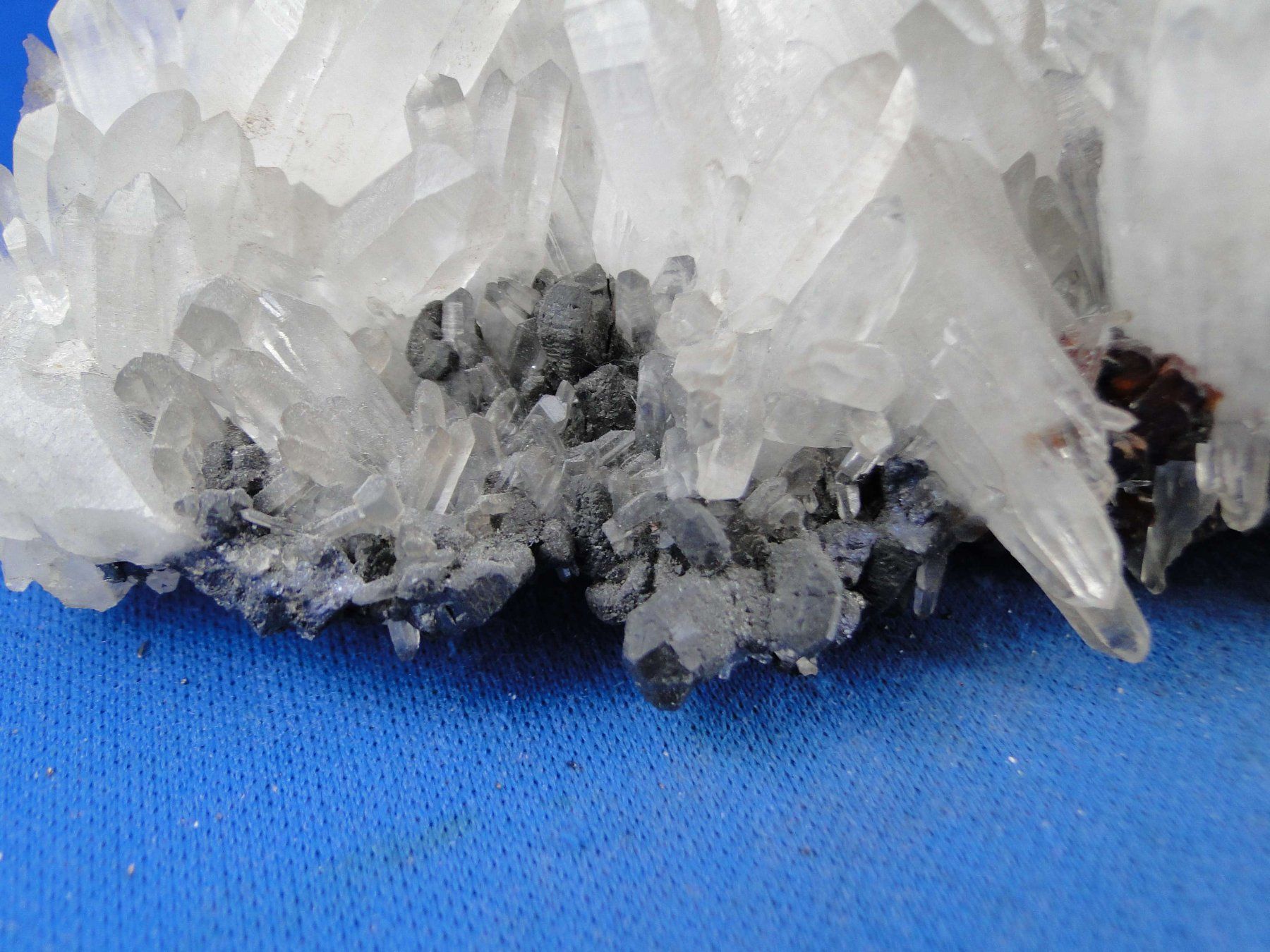 Minerali & Pietre curative: Quarz mit Sphalerit und Bournonit – Usato da Schinznach Bad venduto da Demerald 6