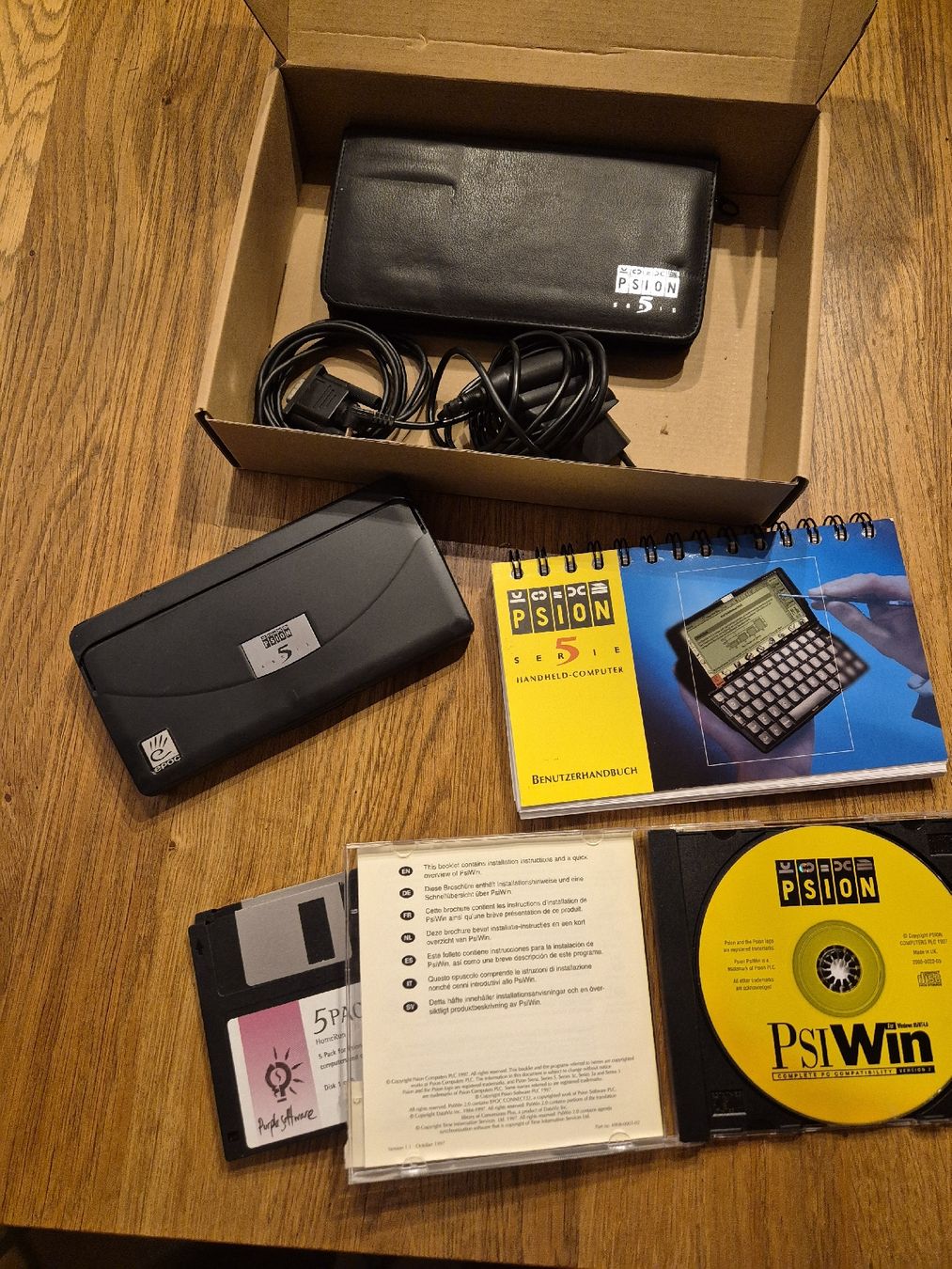 Psion PDAs: Psion Serie 5 Handheld Computer mit Zubehör  – Gebraucht aus Winkel von Heuresis 3