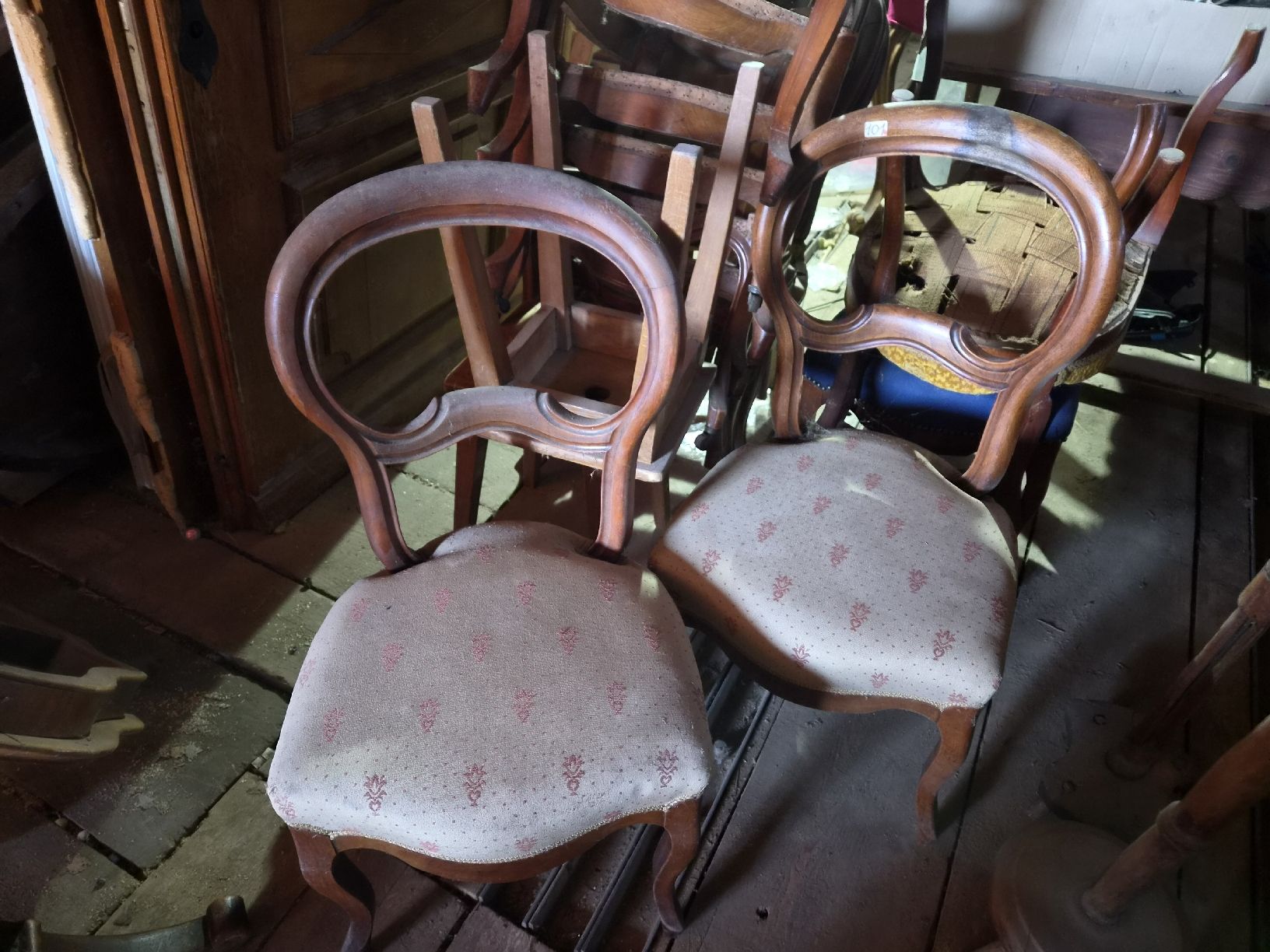 Chaises: Chaises et canapé à garnir – Défectueux à Farvagny-le-Grand par CollectibleWatches 2