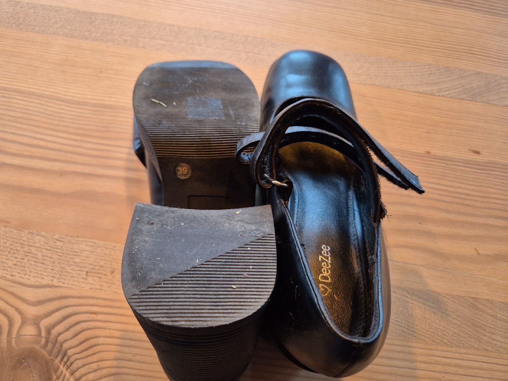 Scarpe da donna: Schuhe DeeZee – Usato da Rehetobel venduto da karenina02 1