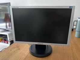Samsung SyncMaster 2023WM Monitor 