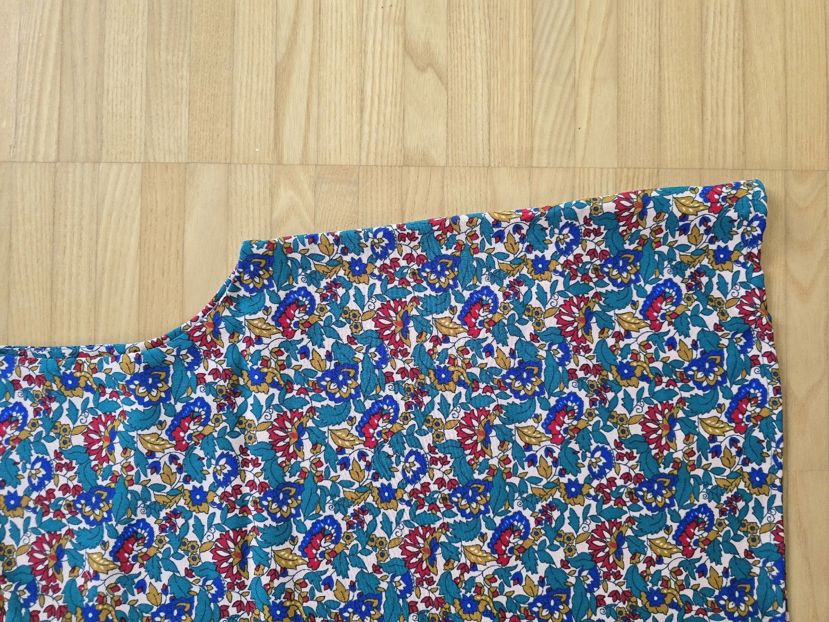 Camicette: Blusen mit Blumenmuster, Grösse XS – Nuovo (secondo la descrizione) da St. Gallen venduto da A.W.128 1