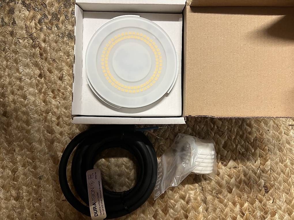 Lampade: Poolstrahler Duratech LED-Strahler Vision DVA100-WW Warmweiß – Usato da Stallikon venduto da Tobiva