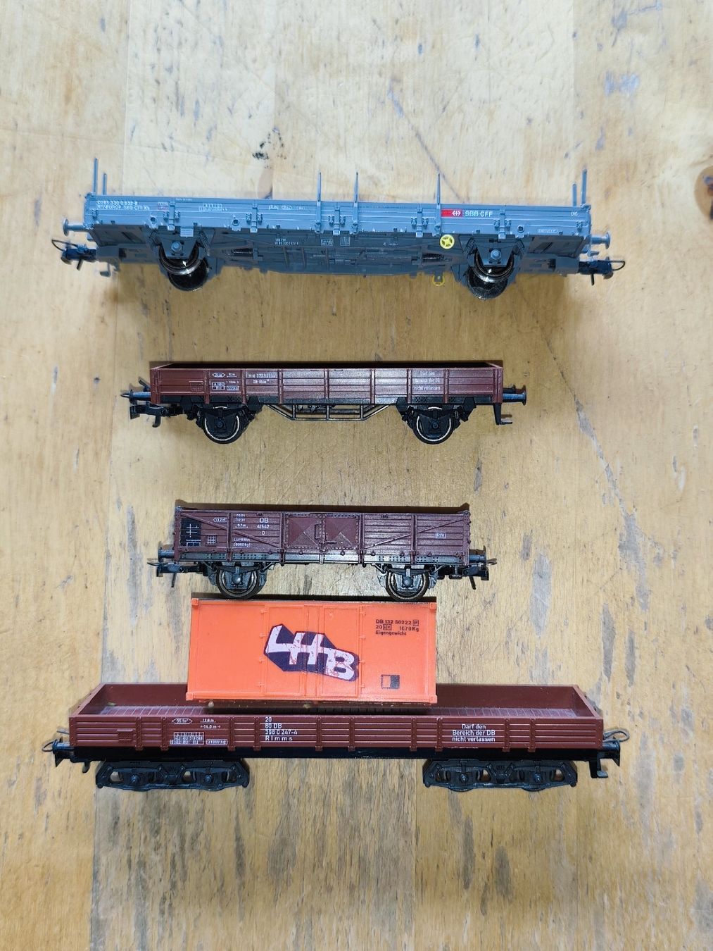Lima Modellini di ferrovie: Eisenbahnwagen Tiefwandbord Lima – Usato da Brienzwiler venduto da Nytt-och-Bytt
