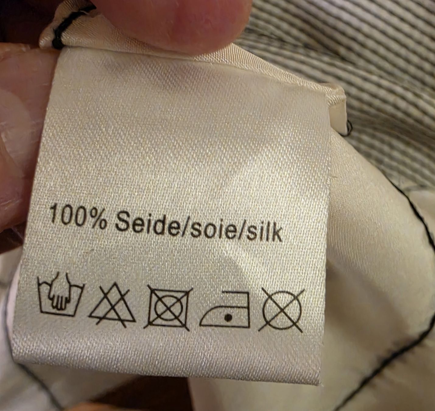Tops: Top taille CH 54, soie et sequins – Neu (gemäss Beschreibung) aus Genève von Duelle 3