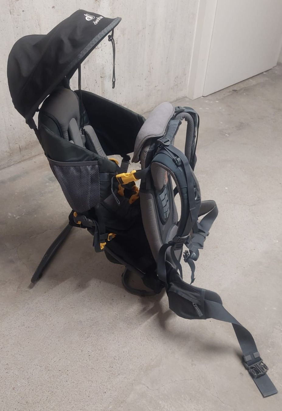 Deuter Rucksäcke: Kindertrage Deuter schwarz Wanderrucksack – Gebraucht aus Basel von Sinibini86