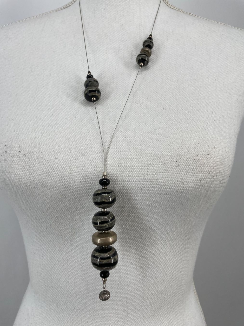 Catenine: Collier Perle gris/ noir – Usato da Lausanne venduto da PlusValue_Lausanne