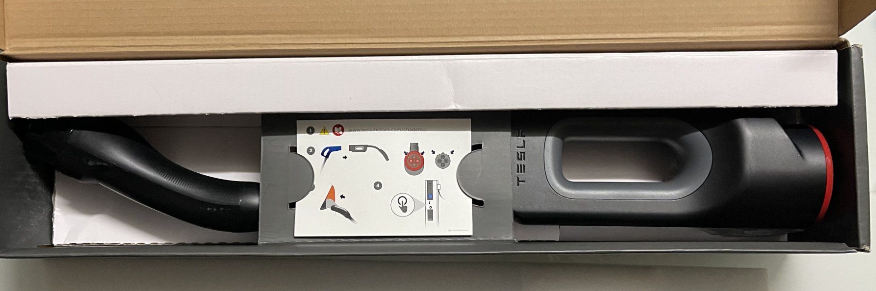 Tesla Automobili: TESLA - CHAdeMO-Adapter - Charging Adapter - NEU – Nuovo e nell'imballaggio originale da Oftringen venduto da Vucki 1