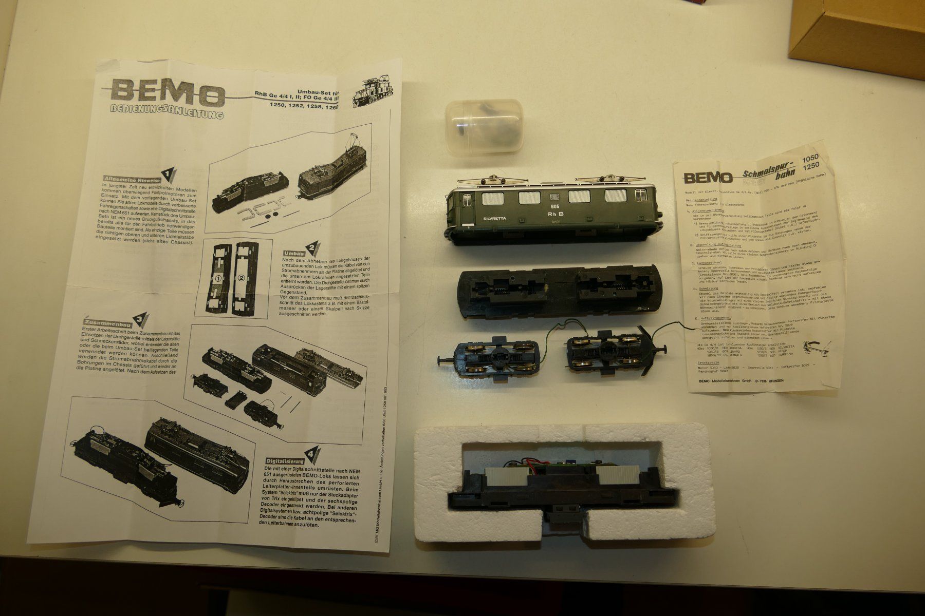 Bemo Modellini di ferrovie: Bemo H0m: RhB Elektrolok Silvreta mit Umbau Set – Difettoso da Niederhasli venduto da rail-duerst