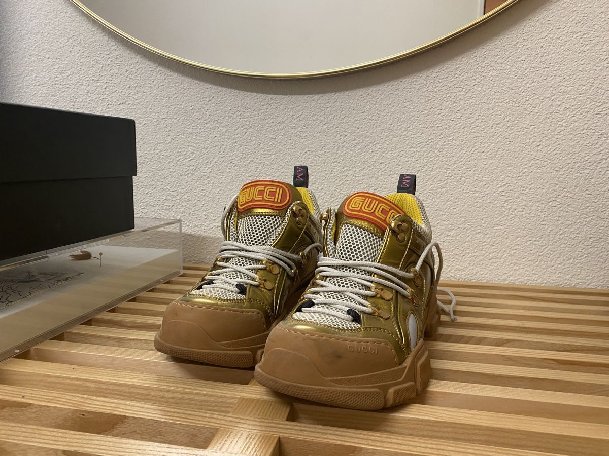 Gucci Herrenschuhe: Gucci Flashtrek, Schuhgrösse 38.5, gold. – Gebraucht aus St. Gallen von Brokka 1