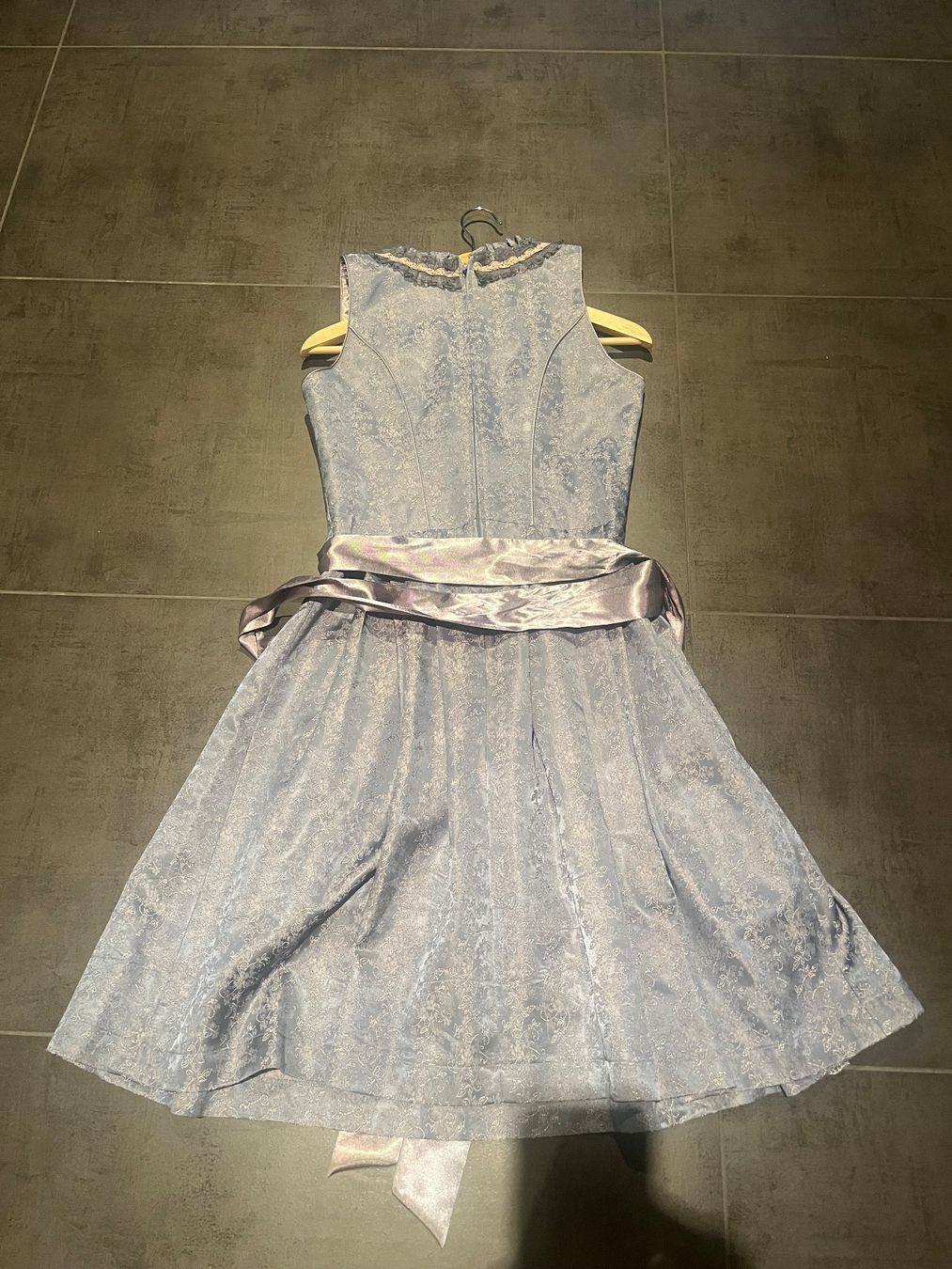 Kleider: Schönes blau-graues Dirndl – Gebraucht aus Schenkon von 180202 3