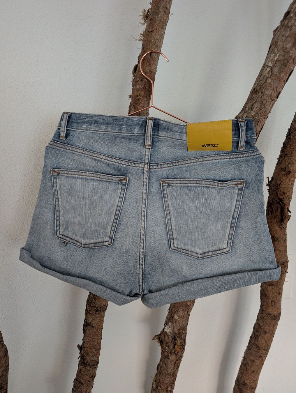Jeans: wesc Damen Jeans Shorts – Gebraucht aus Netstal von WidiC 2