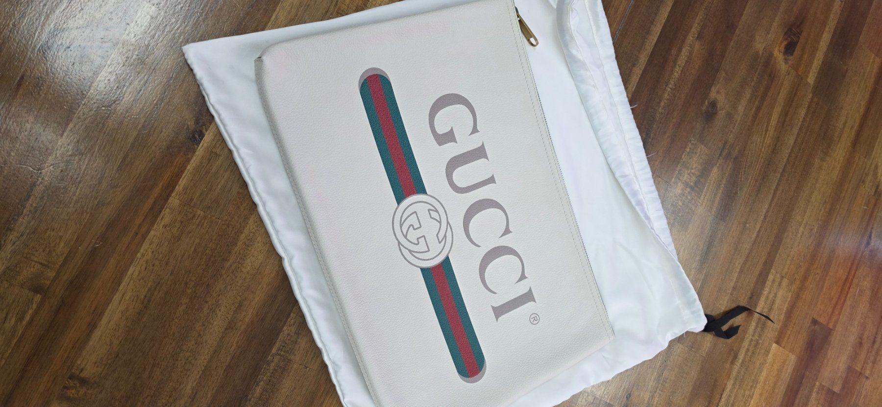 Gucci Borse: Gucci Ophidia White Leather Logo Pouch mit Webstreifen – Nuovo (secondo la descrizione) da Biel/Bienne venduto da Popoff1 1
