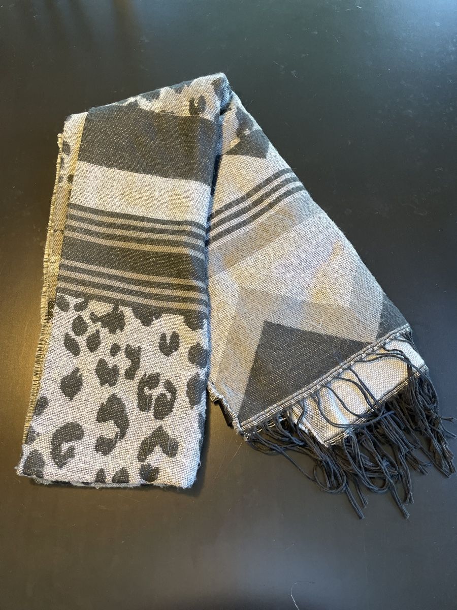H&M Foulard & Sciarpe: Schal von H&M – Usato da Schmitten FR venduto da Monei19