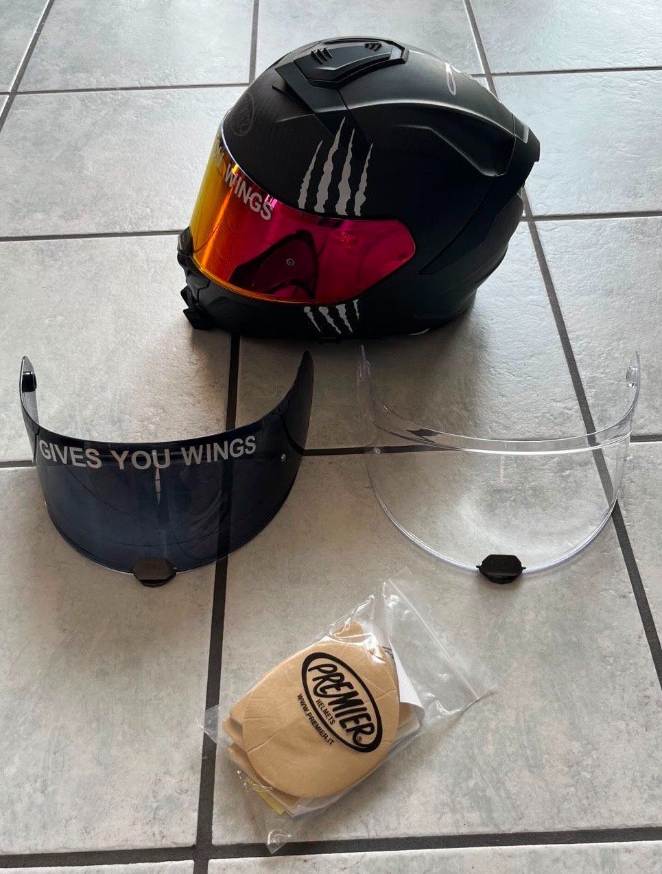 Caschi & visiere: Motorradhelm Premier Devil Matt Carbon – Usato da Berikon venduto da nena27