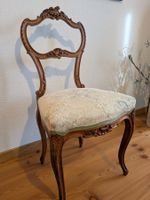 Zierlicher Biedermeier Stuhl mit Plauener Spitze