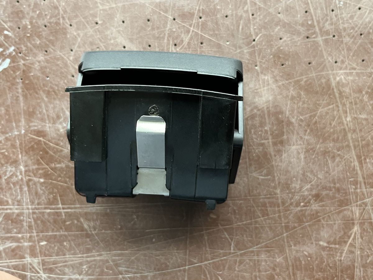 Aschenbecher: Aschenbecher hinten Opel Astra G – Gebraucht aus Sumiswald von Beragi 3