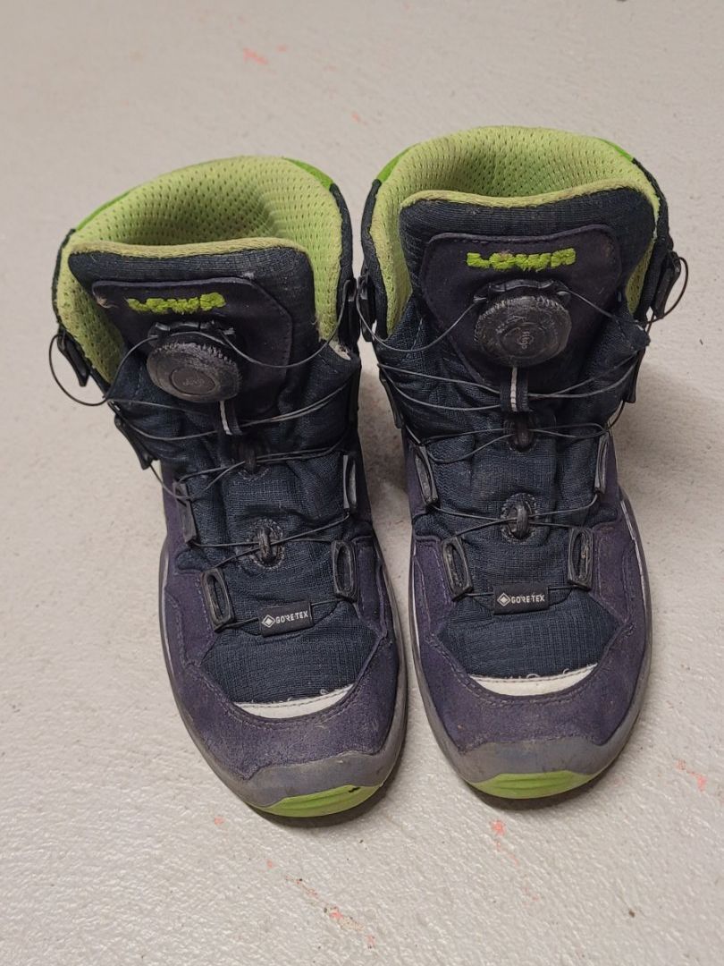 Lowa Schuhe für Jungen: Lowa winterschuhe, Gr. 32 – Gebraucht aus Staefa von MatLukM.