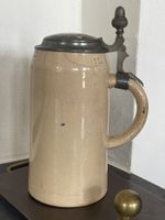 Antiker Steinzeug Bierkrug mit Zinndeckel