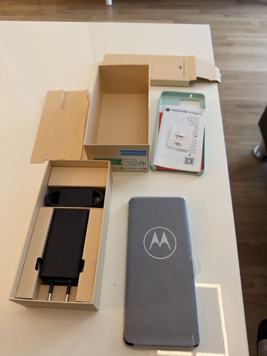 Motorola Telefoni cellulari / Smartphones: Motorola Edge 40 Neo – Nuovo e nell'imballaggio originale da Thun venduto da Elwoodblues