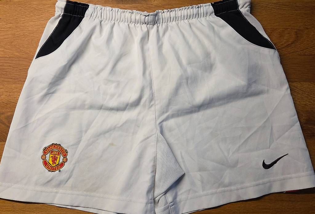 Manchester United Trainer, Turnhosen & -trikots: Short Manchester United – Gebraucht aus Confignon von Tibinhosfc
