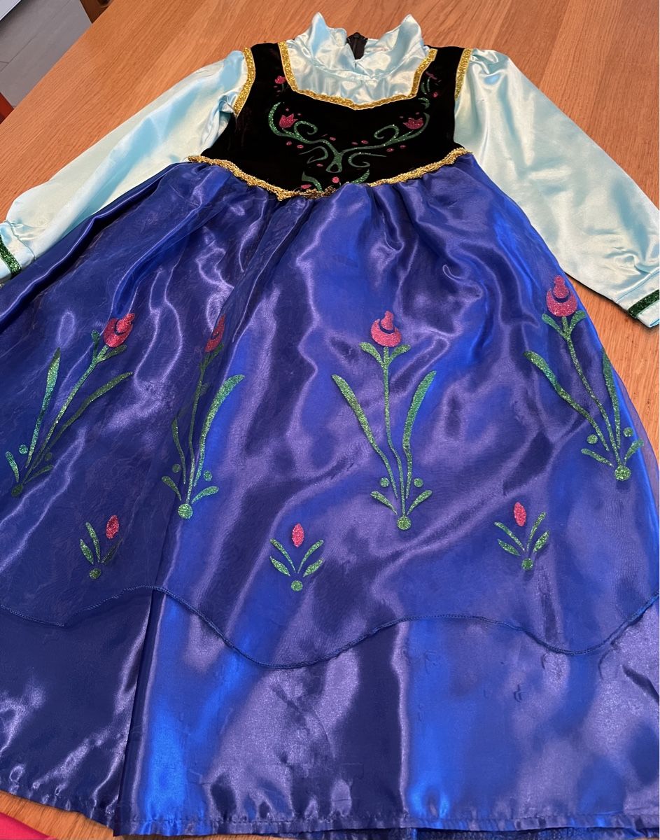 Costumi: Kostüm mit Mantel, Handschuhen & Haarzöpfen 120 – Usato da Zürich venduto da asocaciu 1
