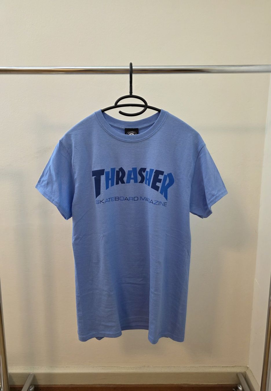 T-Shirts: Blaues T-Shirt Thrasher – Neu (gemäss Beschreibung) aus Rothenfluh von sel_j856