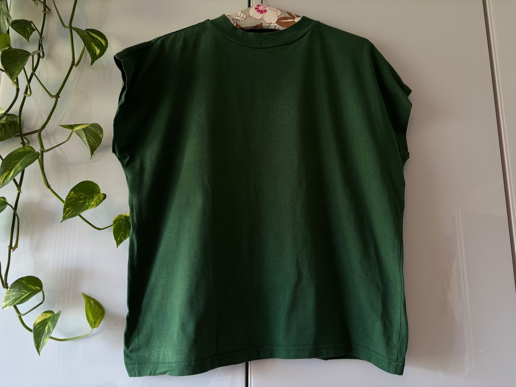Weekday T-shirt: WEEKDAY grünes Shirt Gr. M – Usato da Zürich venduto da missmodernage 3