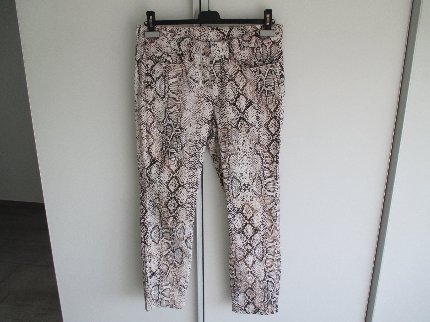 Cambio Pantaloni: Hose Cambio, Gr. 38, Schlangenmuster - NEU – Nuovo (secondo la descrizione) da glattfelden venduto da carlo046